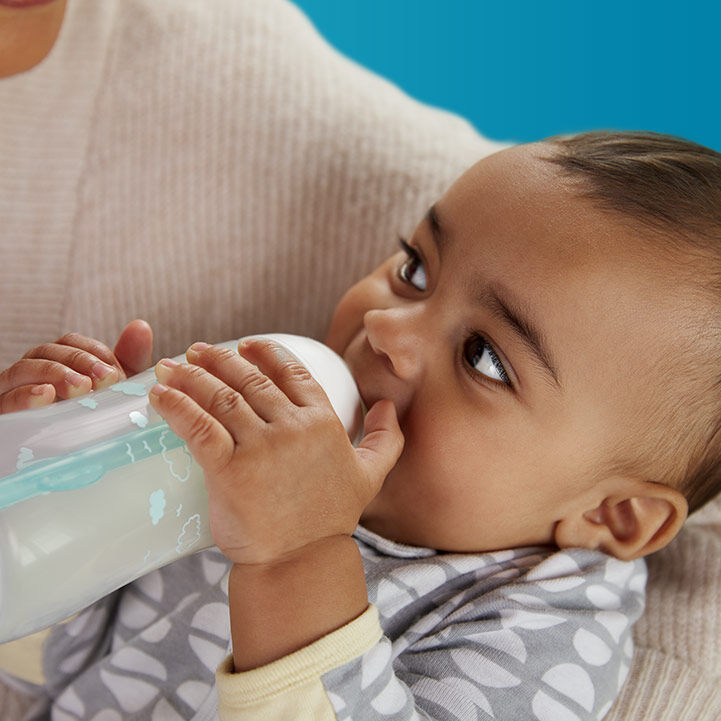 How to Bottle Feed A Breastfed Baby to Return to Work